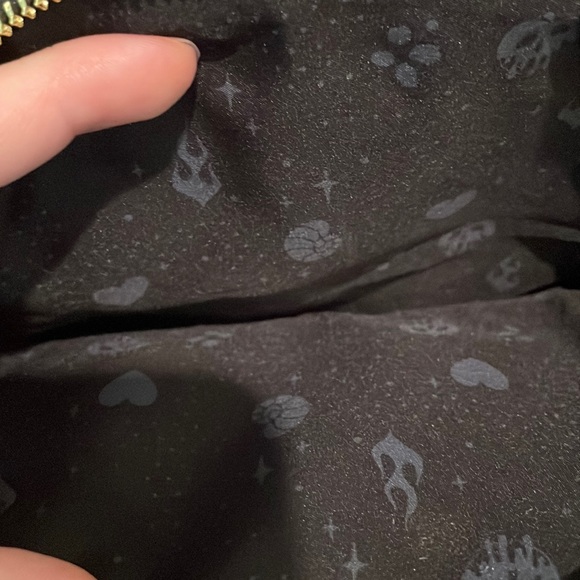 SOLD - Loungefly Chibi Villains Portraits AOP Crossbody w/ Matching Wallet - Picture 7 of 10